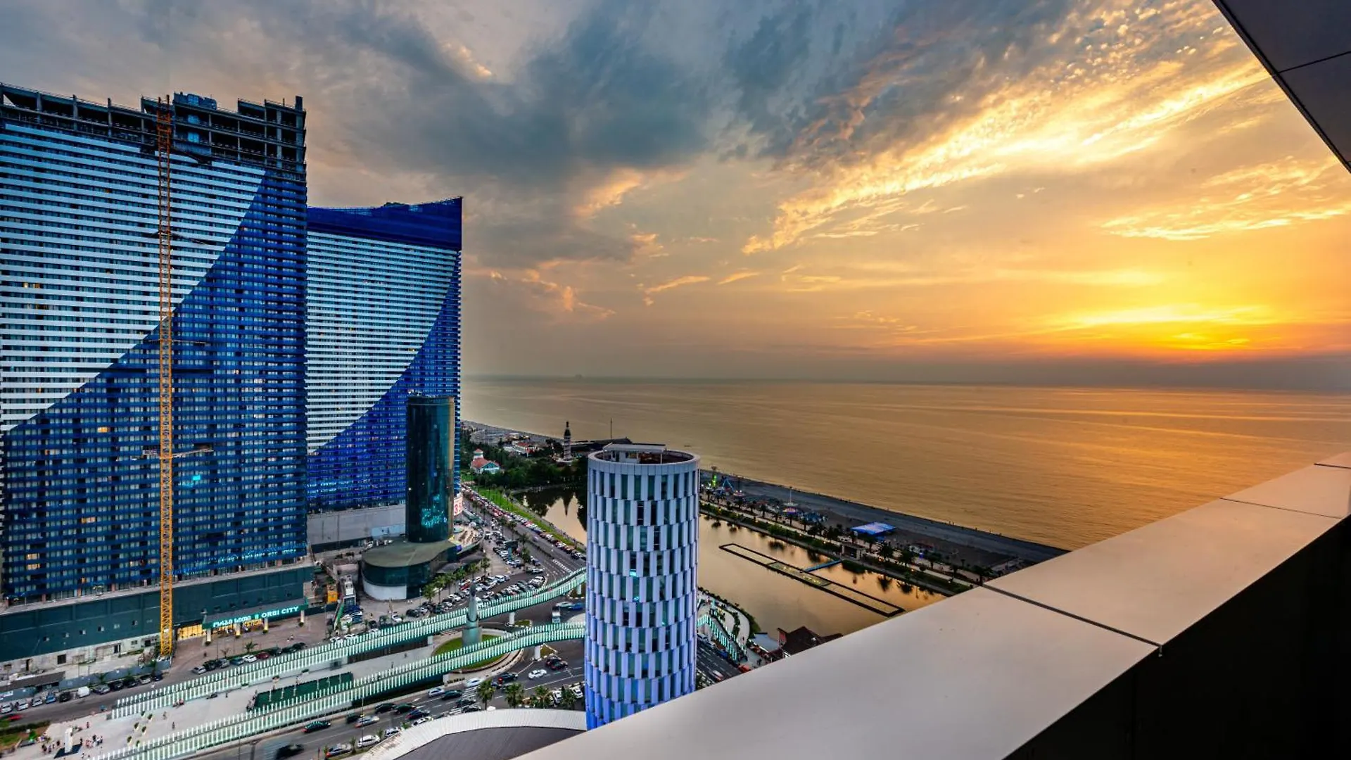 Sea Dreams - Enchanting Views Of The Singing Fountains And Sunset Batumi 0*,