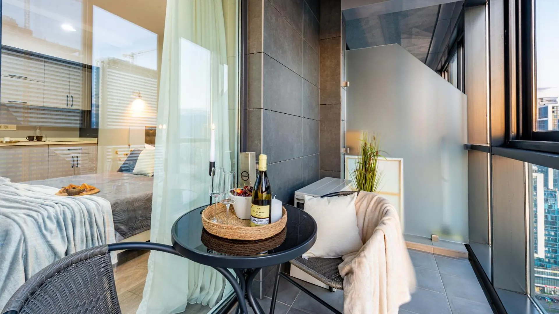 Sea Dreams - Enchanting Views Of The Singing Fountains And Sunset Batumi Apartment